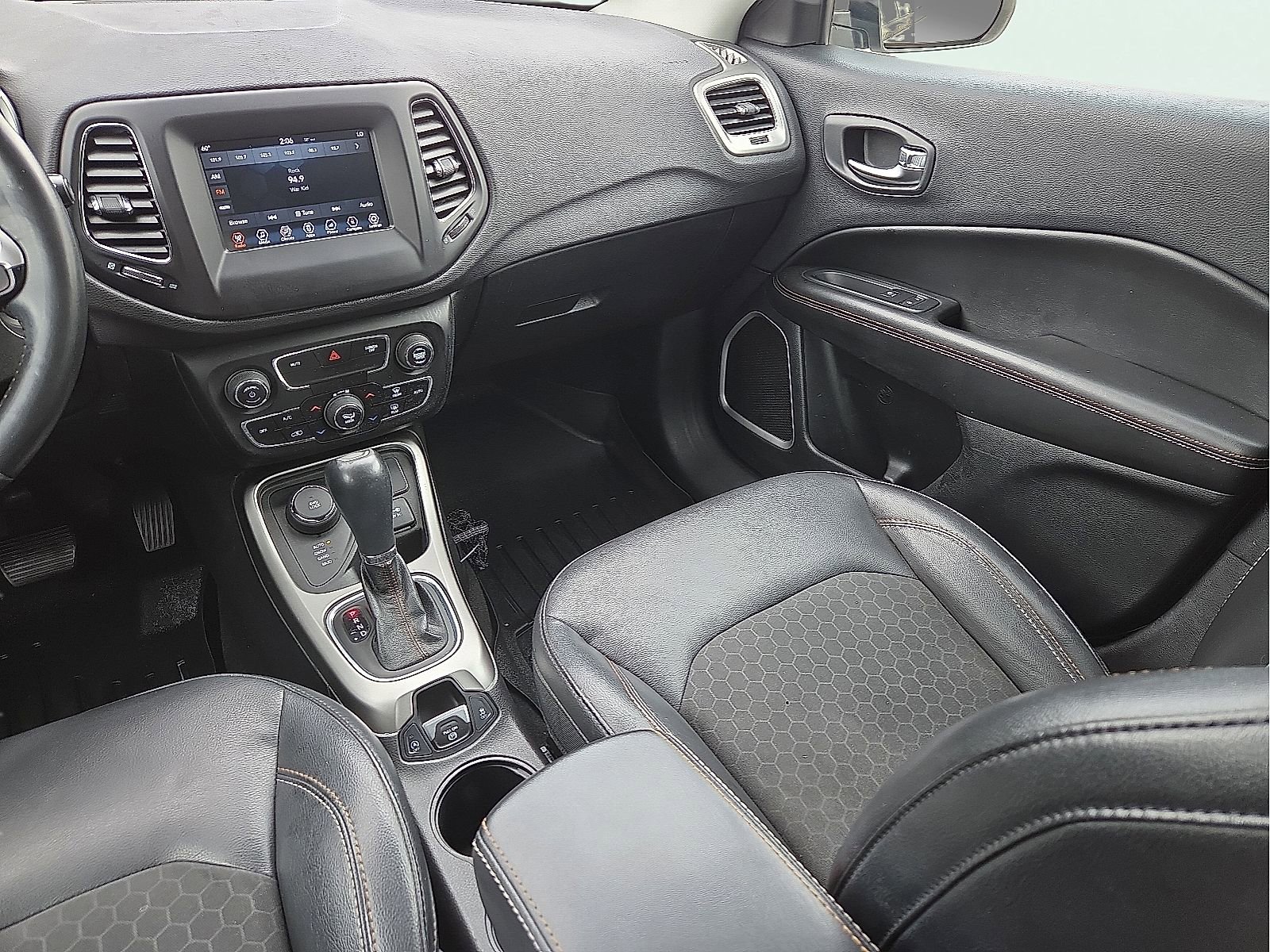 Used 2018 Jeep Compass Latitude w/ Popular Equipment Group AWD/4WD image 12