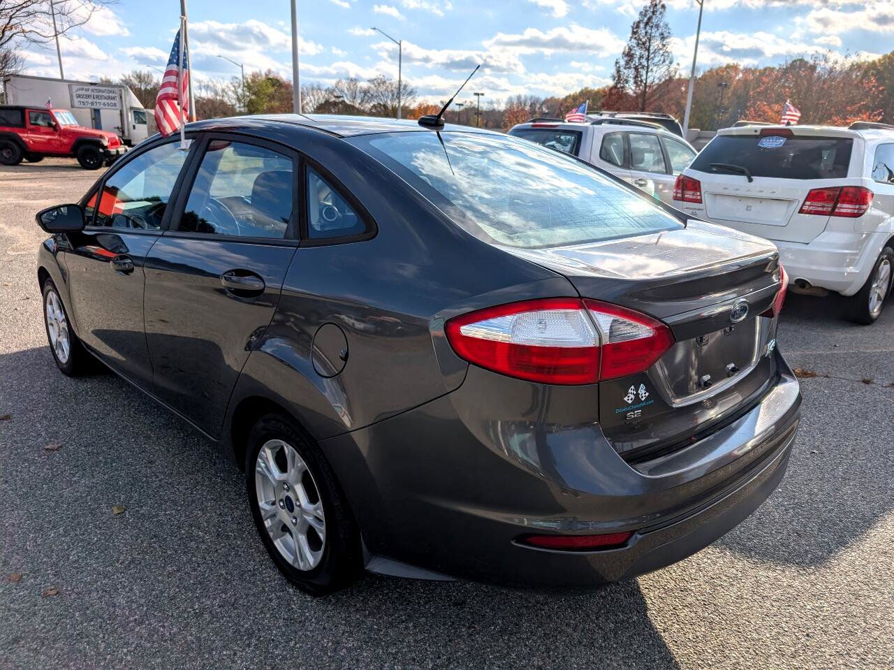 Used 2015 Ford Fiesta SE image 3