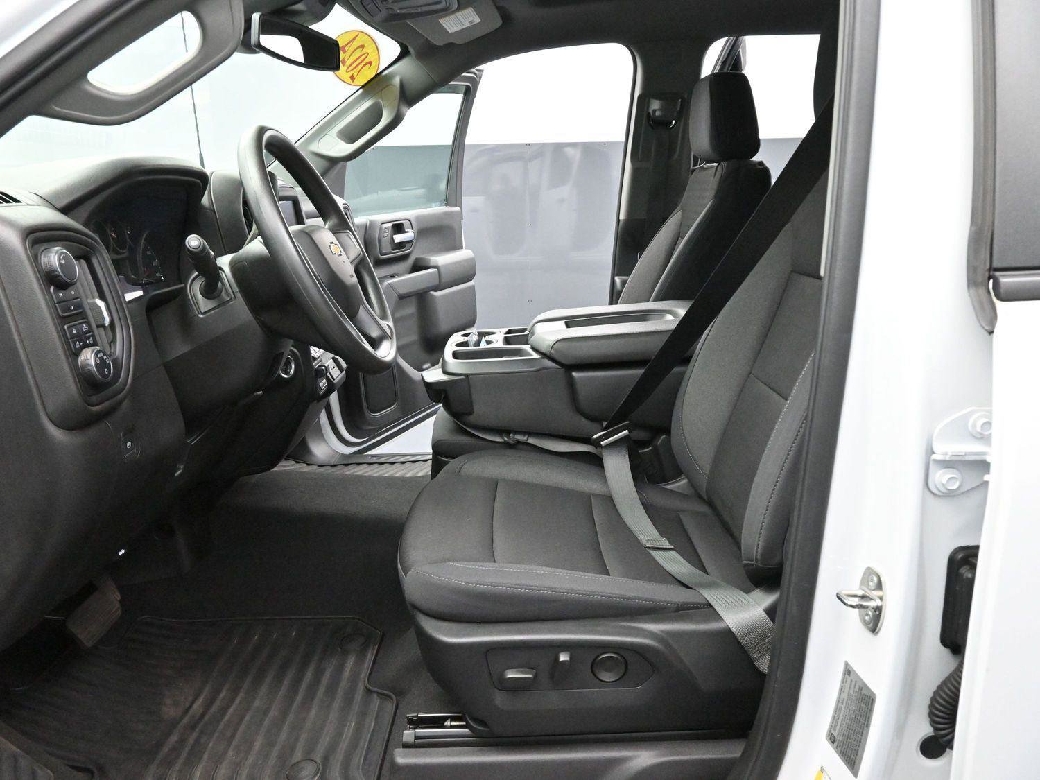 Used 2024 Chevrolet Silverado 2500 Custom w/ Custom Value Package image 12