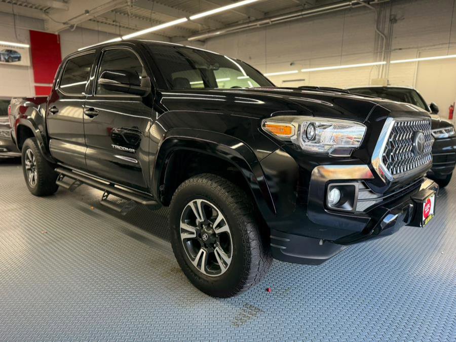 Used 2018 Toyota Tacoma TRD Sport image 6