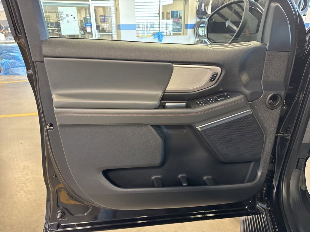 Used 2025 Ford Expedition Max Active AWD/4WD image 24
