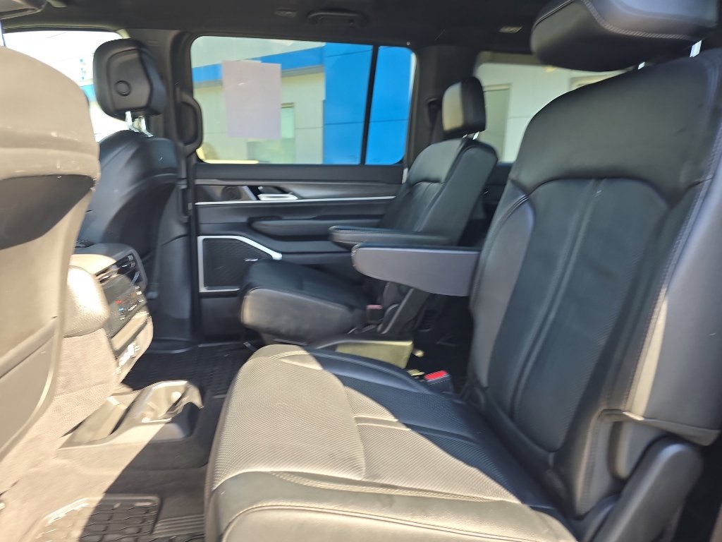 Used 2024 Jeep Wagoneer Series II AWD/4WD image 13
