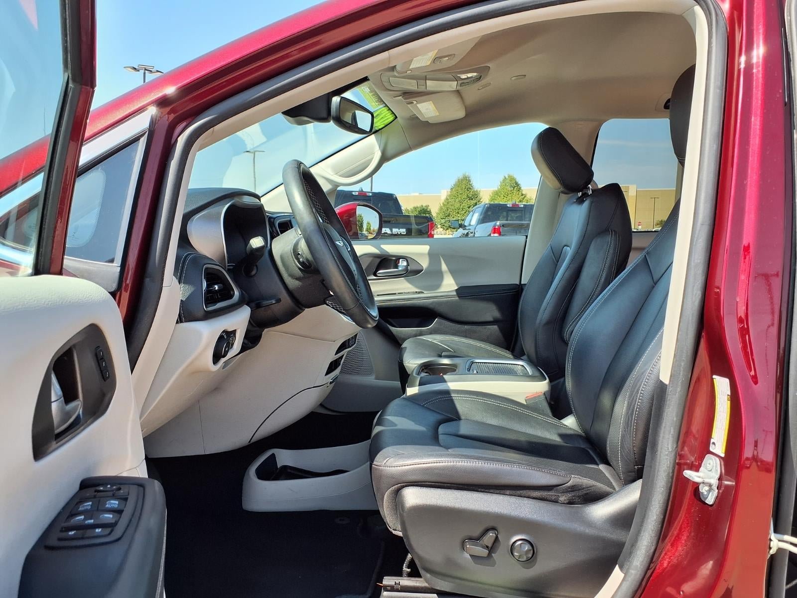 Certified 2022 Chrysler Pacifica Touring-L AWD/4WD image 21
