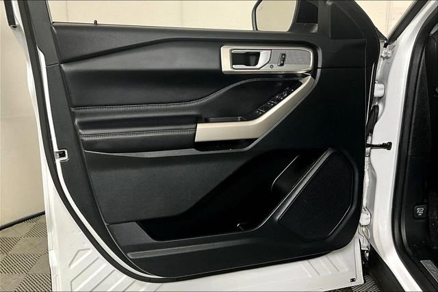 Used 2023 Ford Explorer Limited image 23