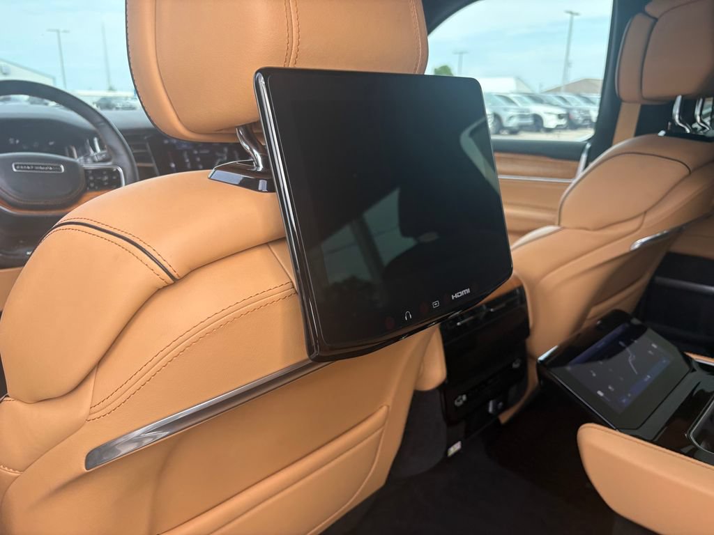 Used 2025 Jeep Grand Wagoneer L Series III w/ Rear Seat Video Group 1 AWD/4WD image 22