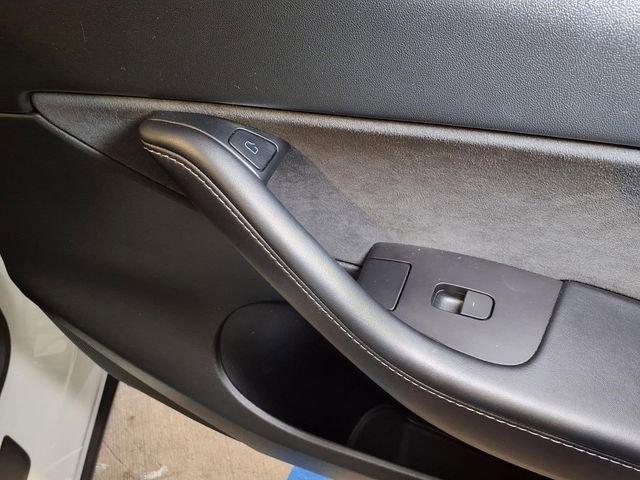 Used 2022 Tesla Model Y Long Range AWD/4WD image 28