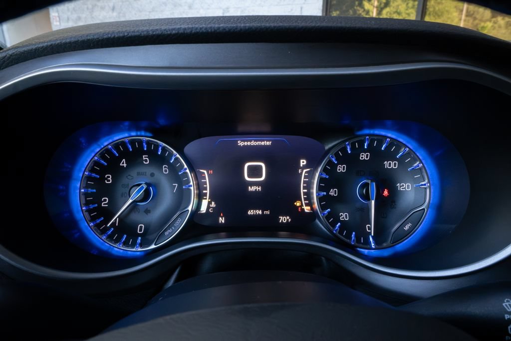 Used 2021 Chrysler Pacifica Touring-L w/ Uconnect Theater Family Group FWD image 14
