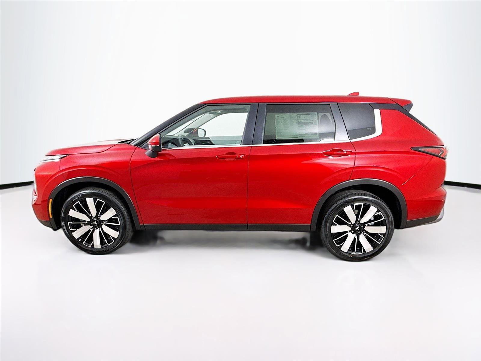 New 2025 Mitsubishi Outlander SE image 4