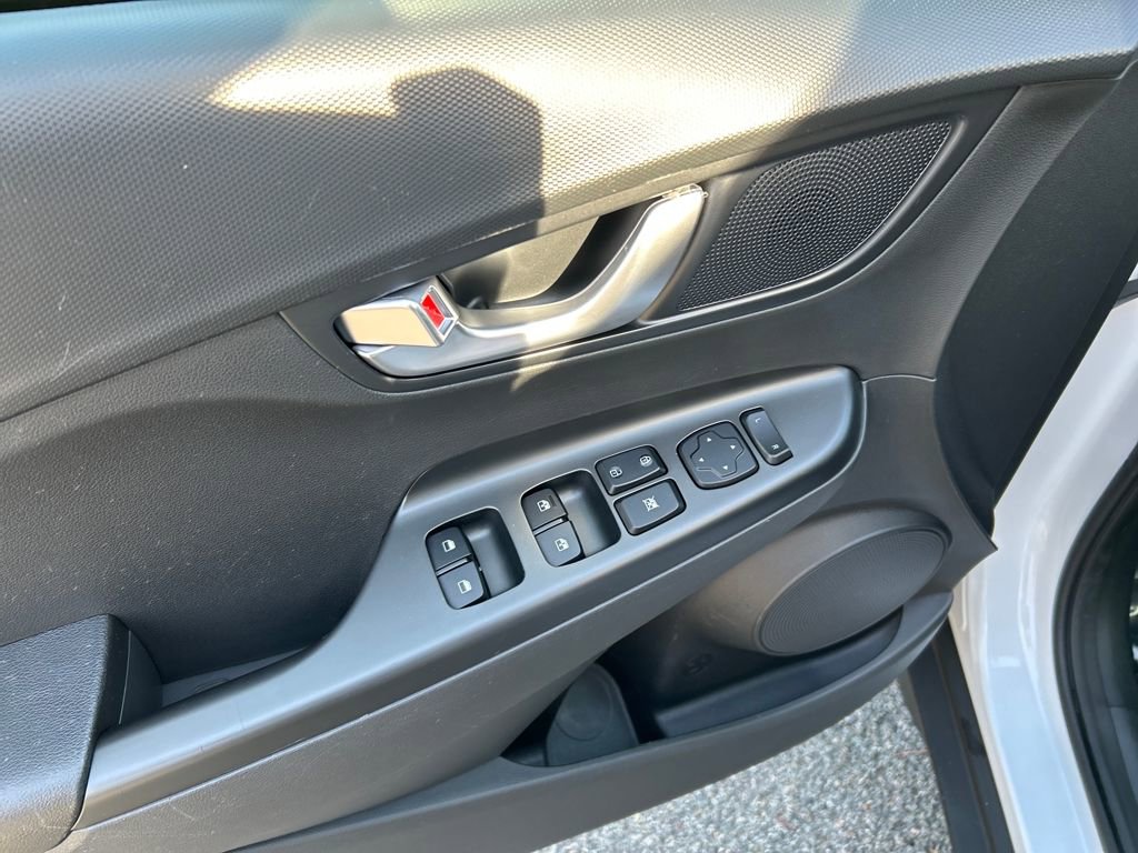 Used 2022 Hyundai Kona SEL w/ Convenience Package image 14