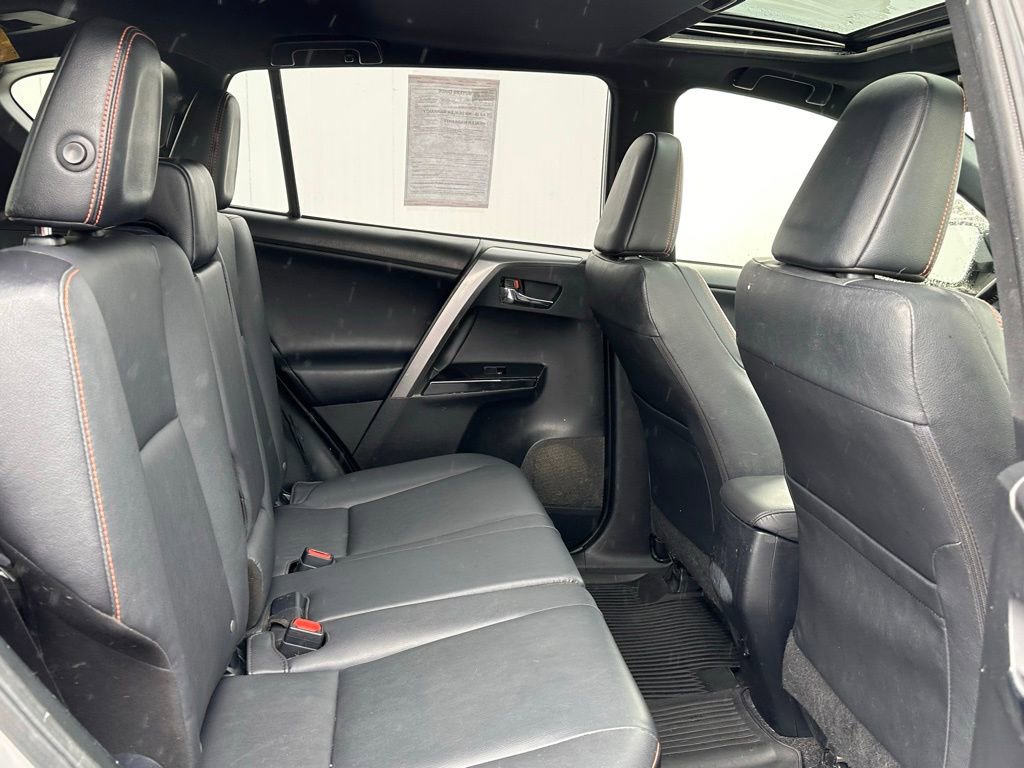 Used 2018 Toyota RAV4 SE w/ Power Extra Value Package AWD/4WD image 18