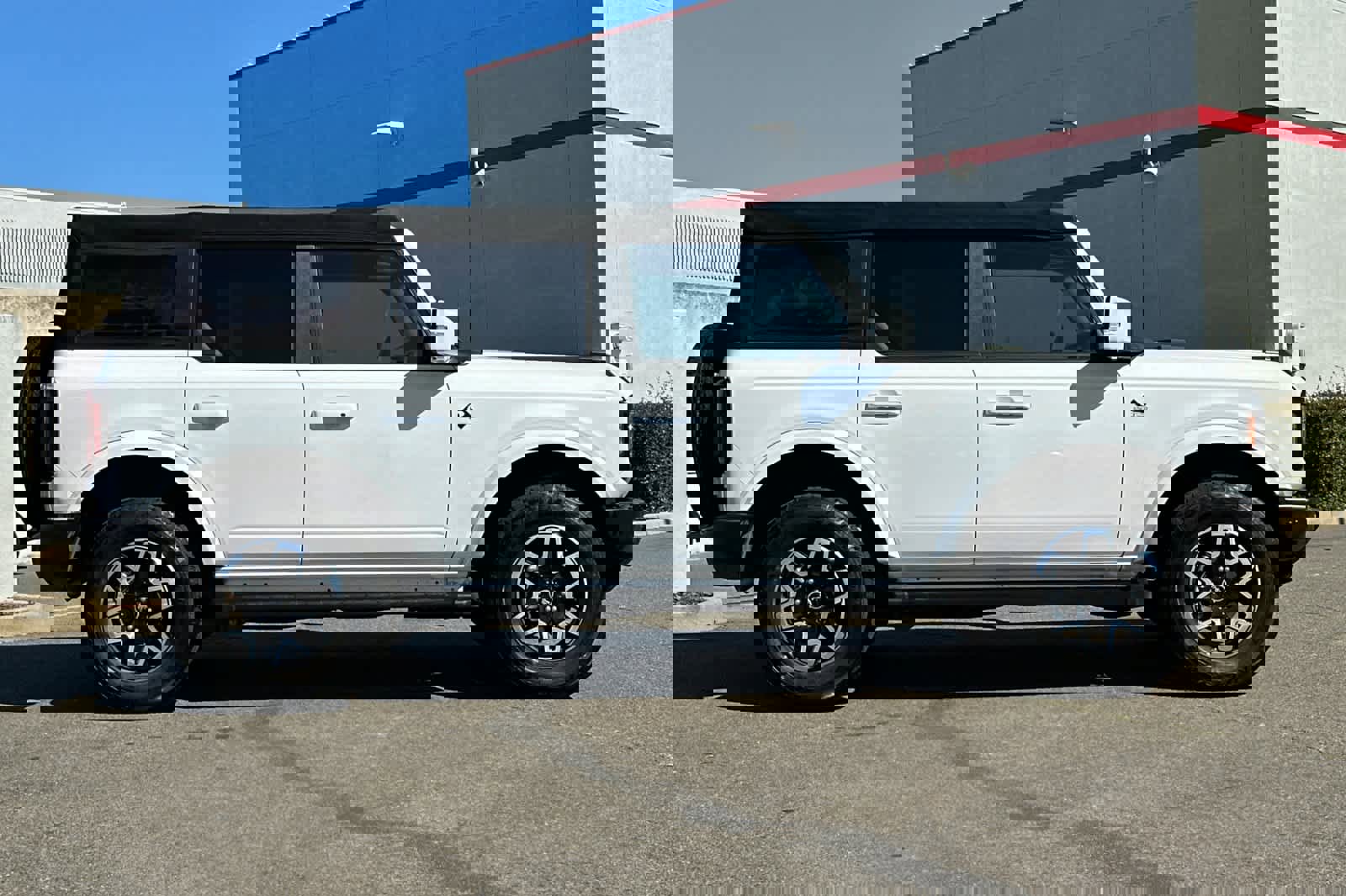 Used 2022 Ford Bronco Outer Banks image 6