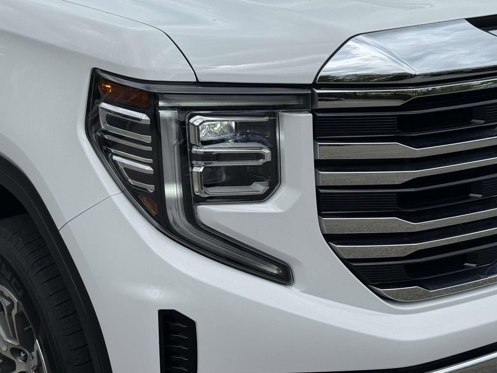 Used 2025 GMC Sierra 1500 SLT AWD/4WD image 10