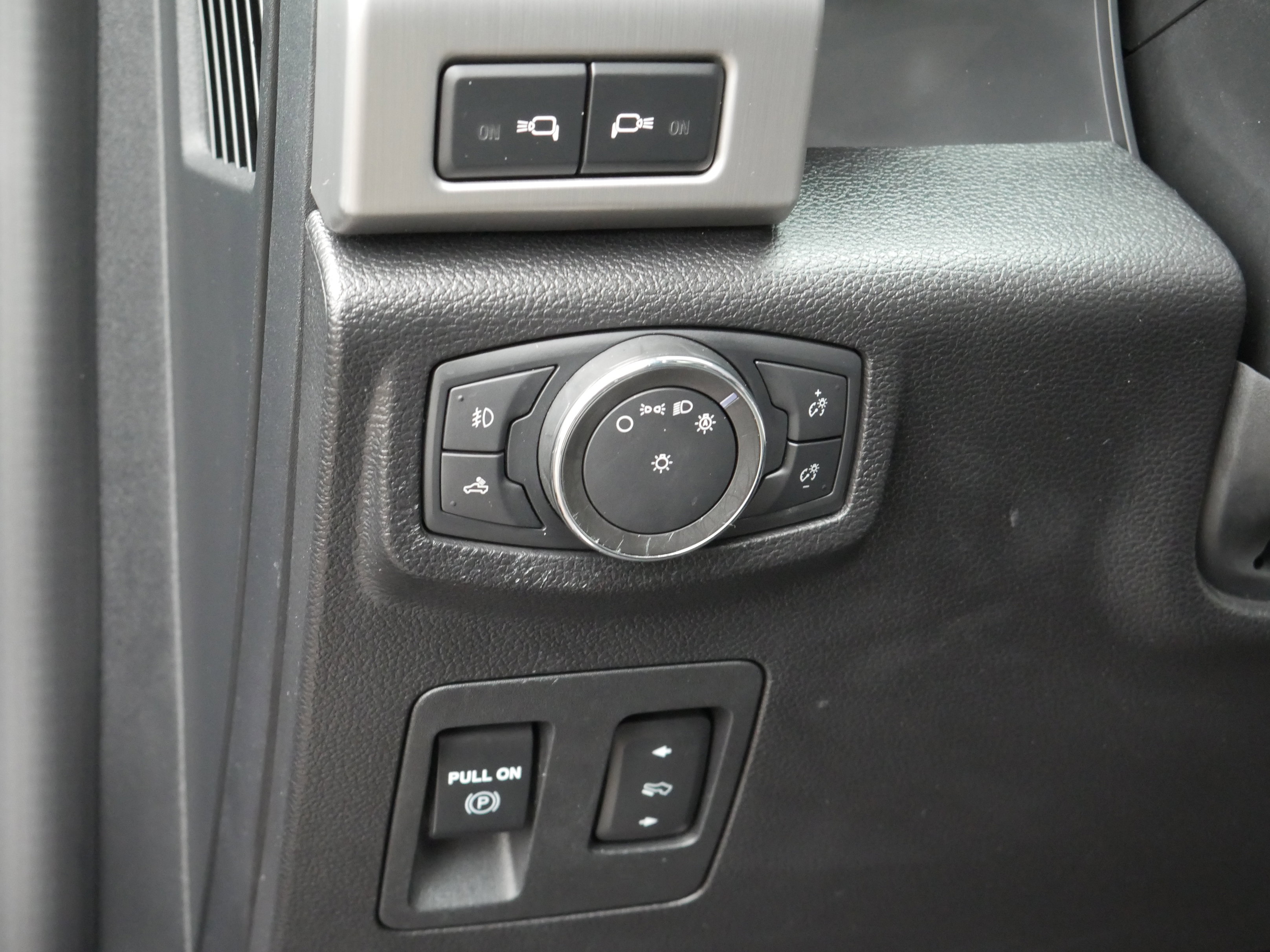 Used 2020 Ford F150 Platinum w/ Equipment Group 701A Luxury image 6