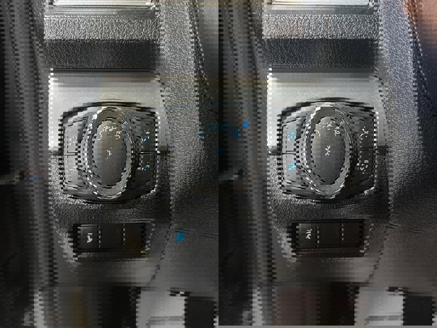 Used 2018 Ford Explorer XLT w/ Equipment Group 202A image 19