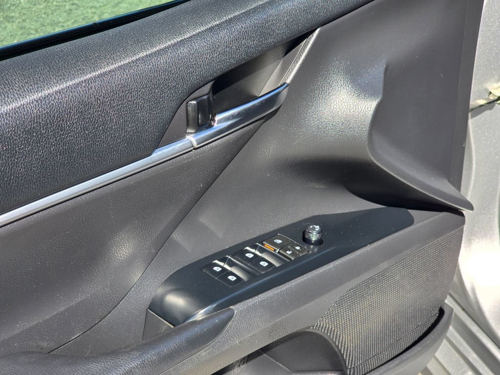 Used 2019 Toyota Camry SE FWD image 36
