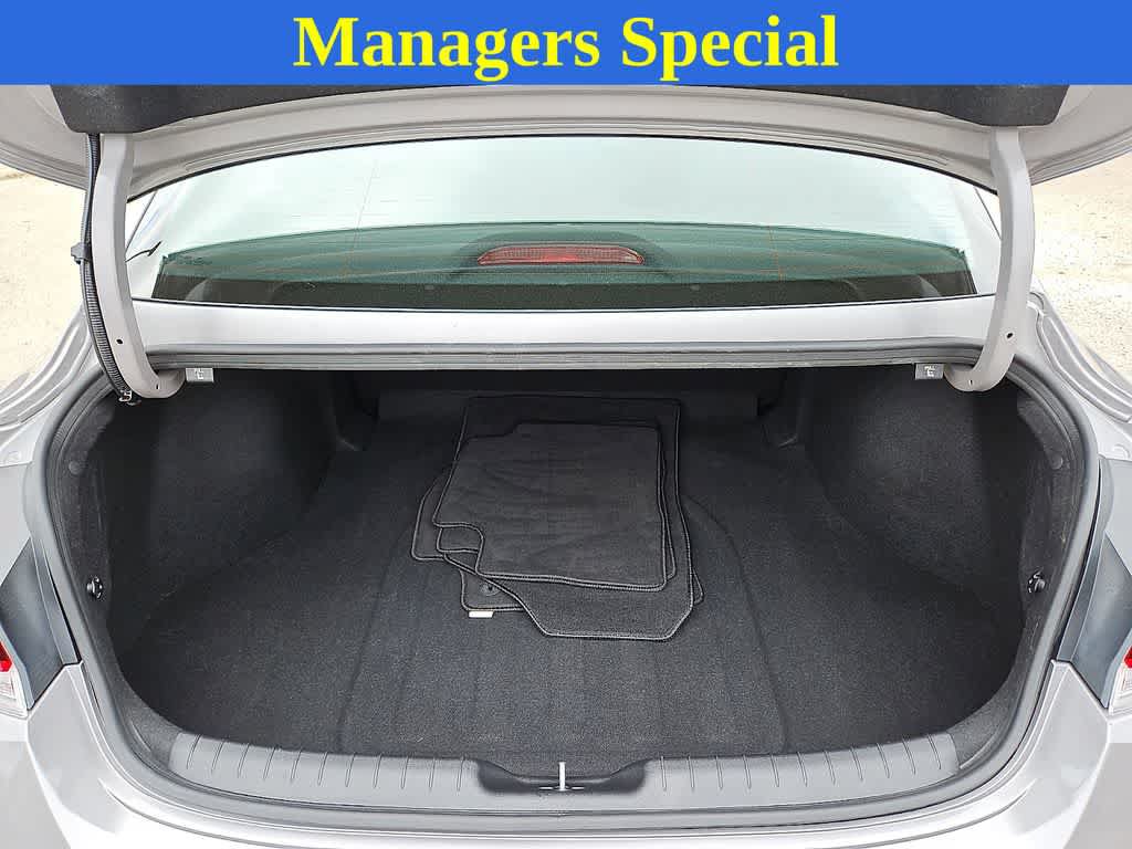 Certified 2025 Hyundai Elantra SEL FWD image 30