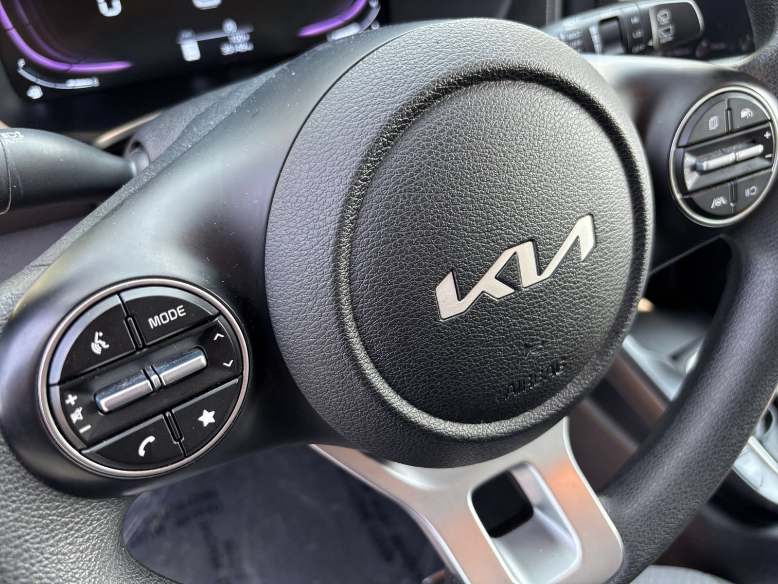 Used 2025 Kia Soul LX w/ LX Technology Package FWD image 24