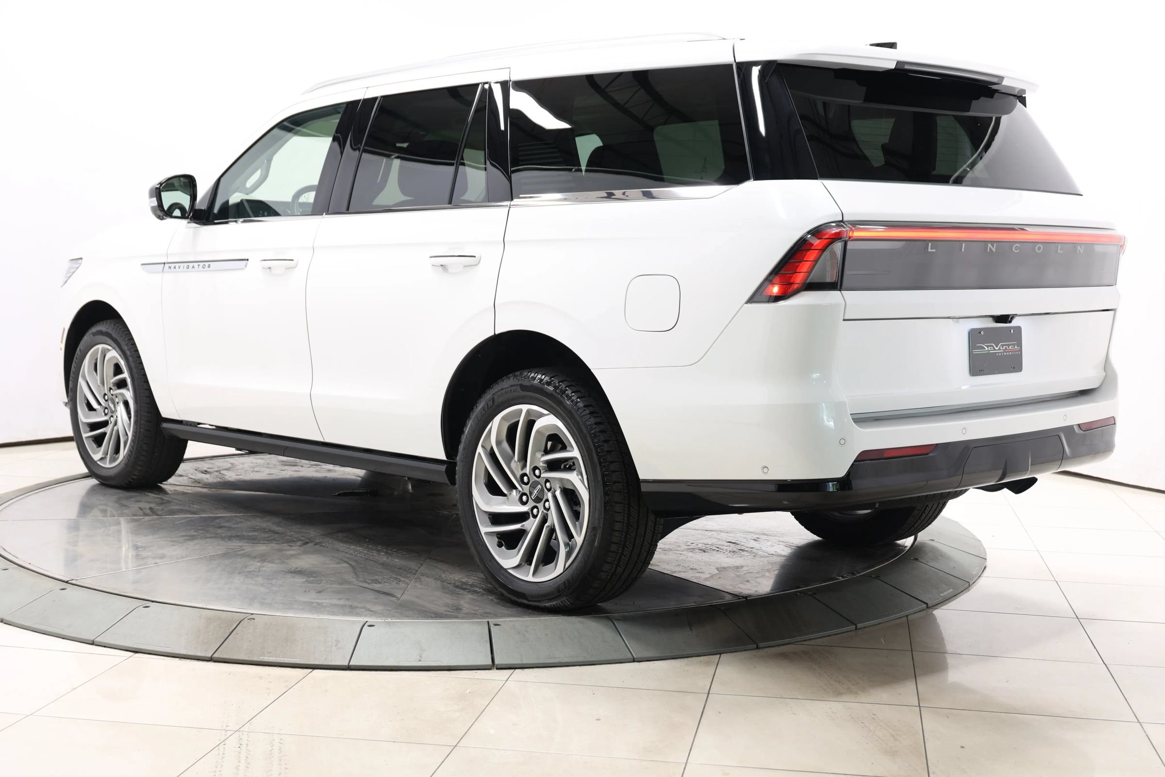 Used 2025 Lincoln Navigator Reserve AWD/4WD image 73