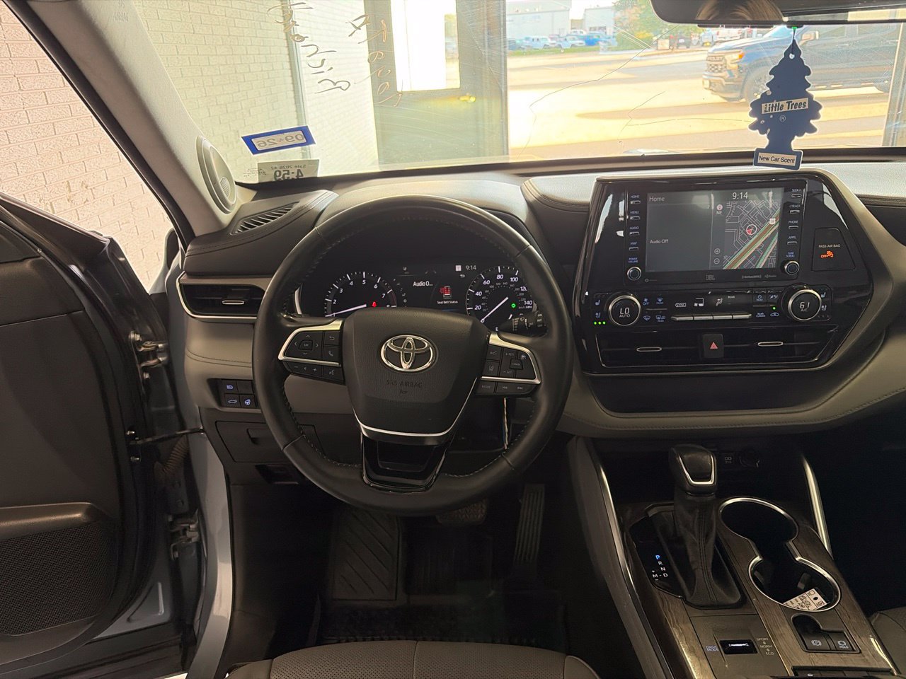 Used 2021 Toyota Highlander Limited FWD image 12