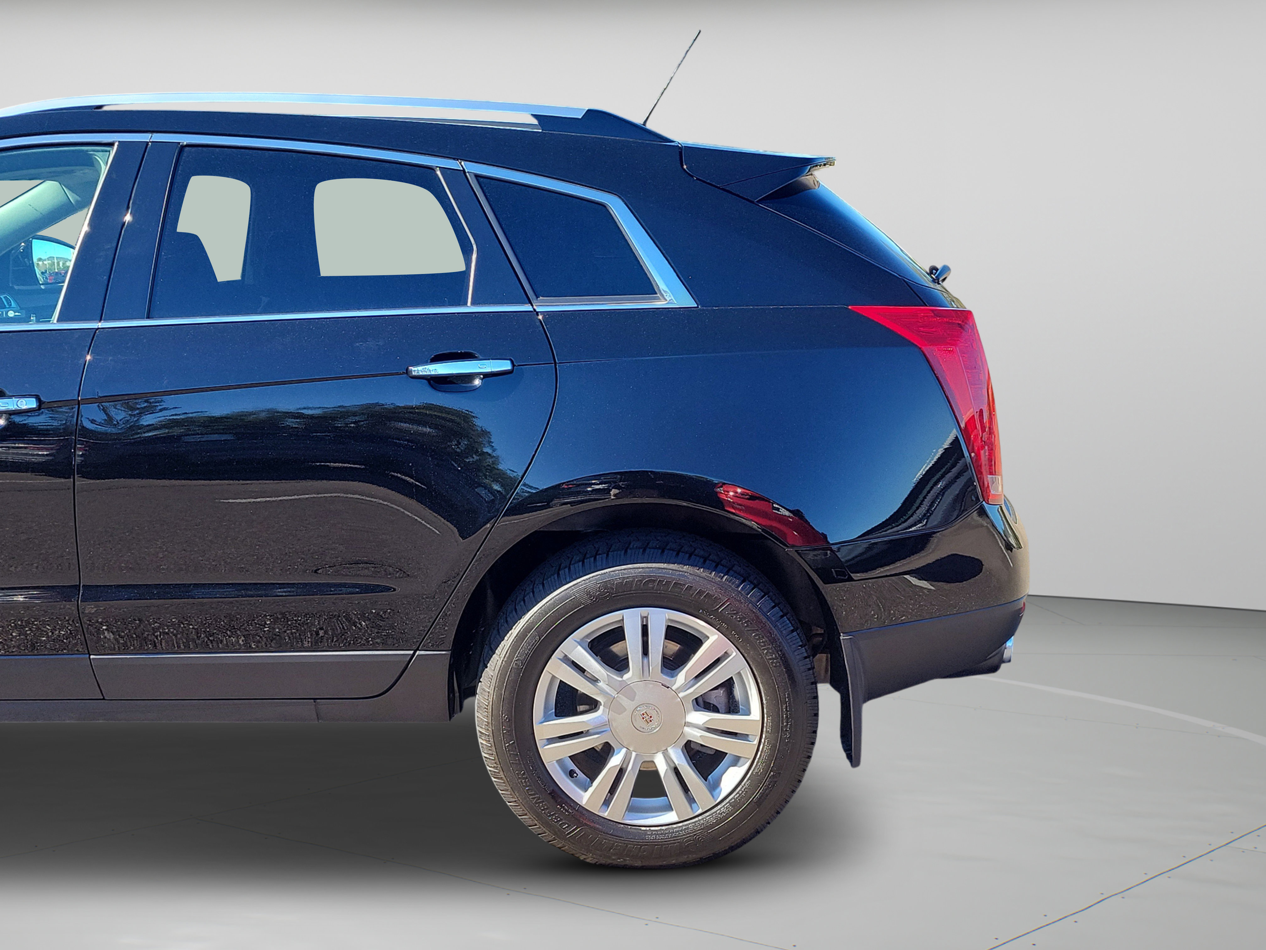 Used 2016 Cadillac SRX Luxury w/ Driver Awareness Package image 34