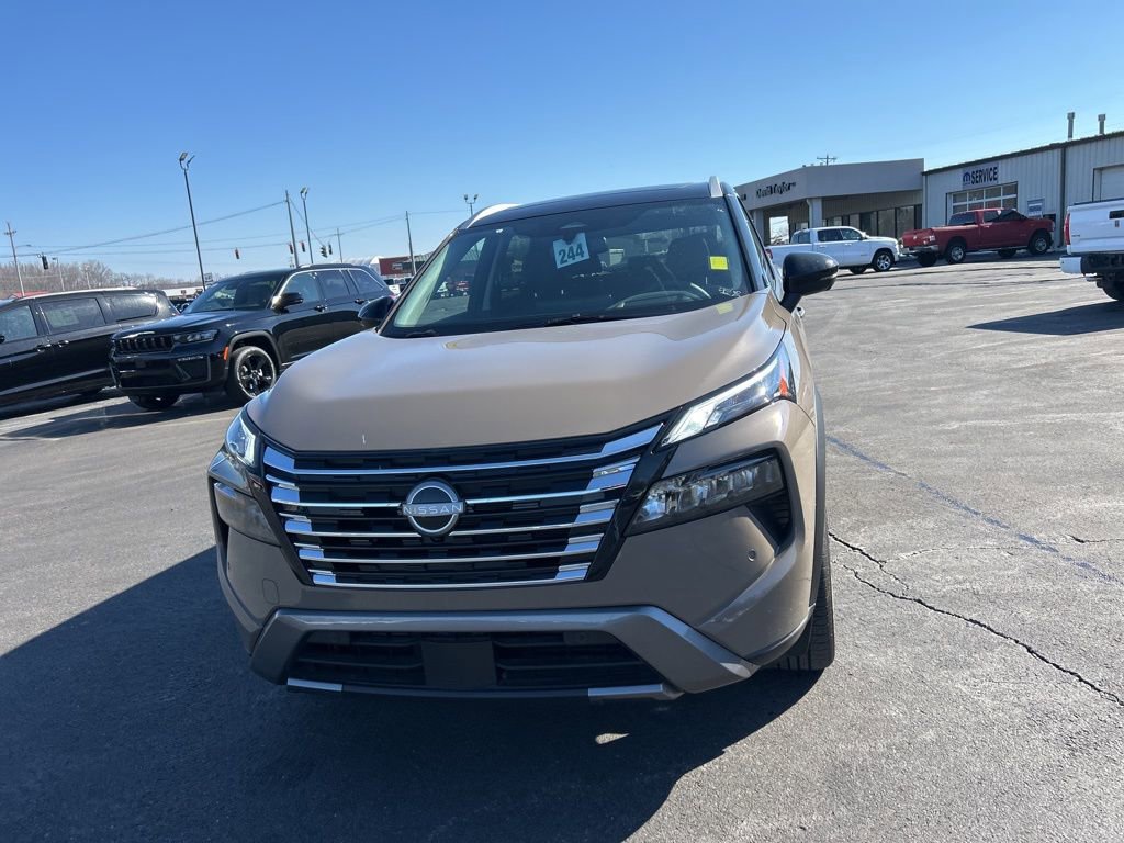 Used 2025 Nissan Rogue SL w/ SL Premium Package image 9