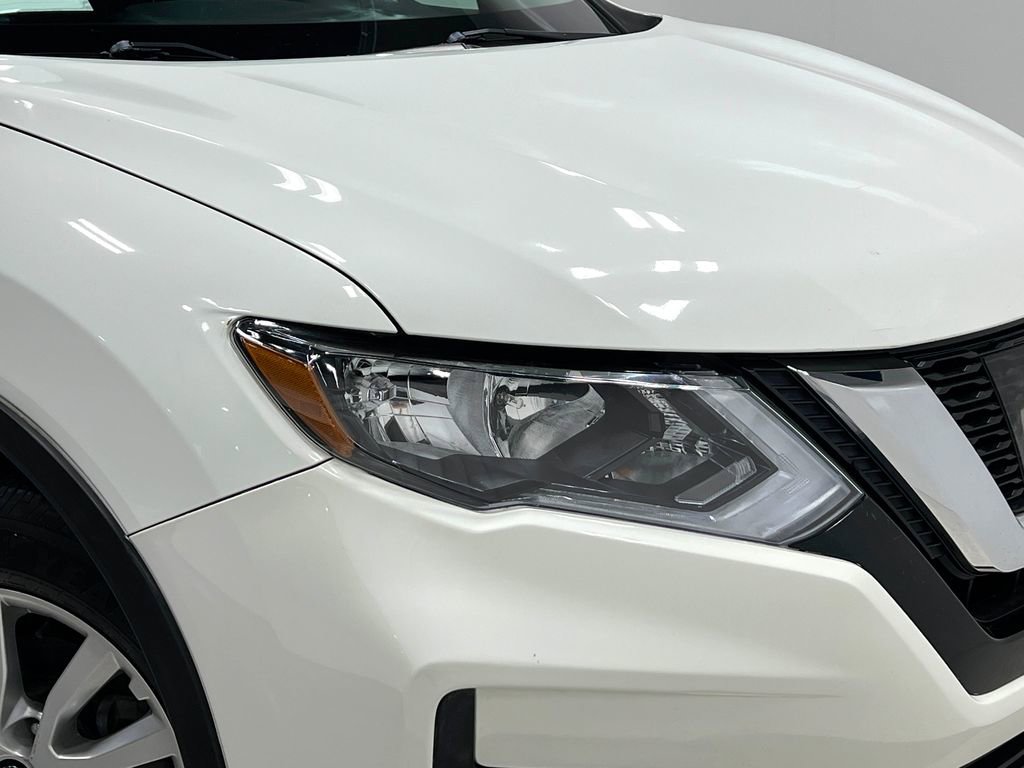 Used 2017 Nissan Rogue SV image 32