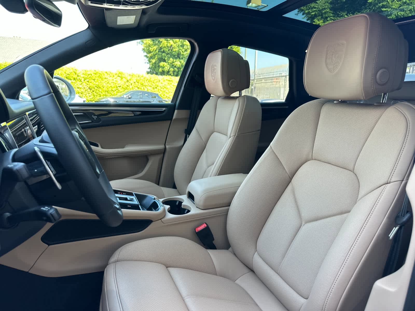 New 2026 Porsche Macan AWD/4WD image 5