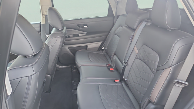 Certified 2025 Nissan Pathfinder Platinum w/ Cargo Package AWD/4WD image 14