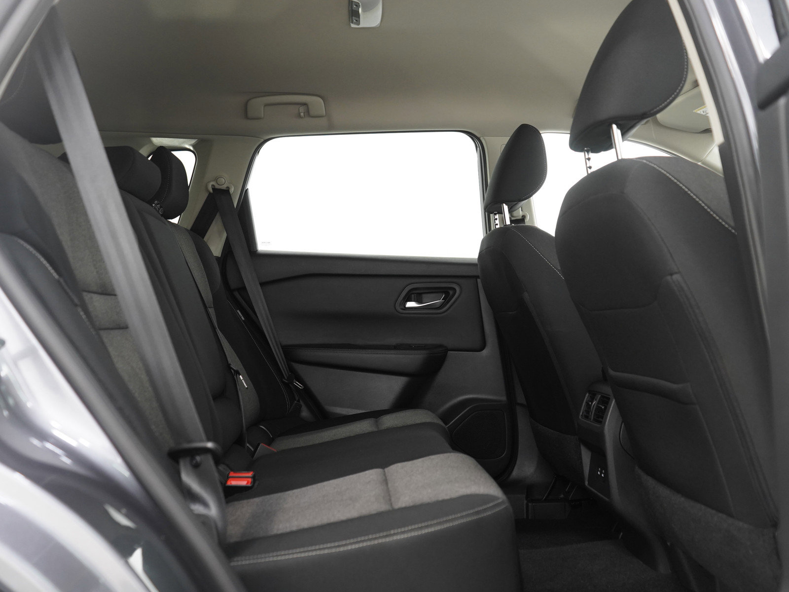 Used 2025 Nissan Rogue SV image 12