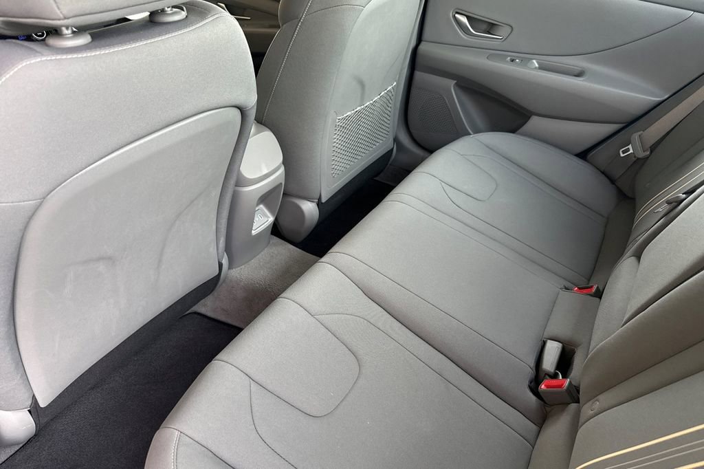 Used 2025 Hyundai Elantra SEL image 9