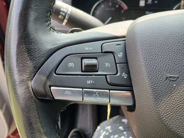 Used 2020 Cadillac XT4 Premium Luxury w/ Cold Weather Package FWD image 29