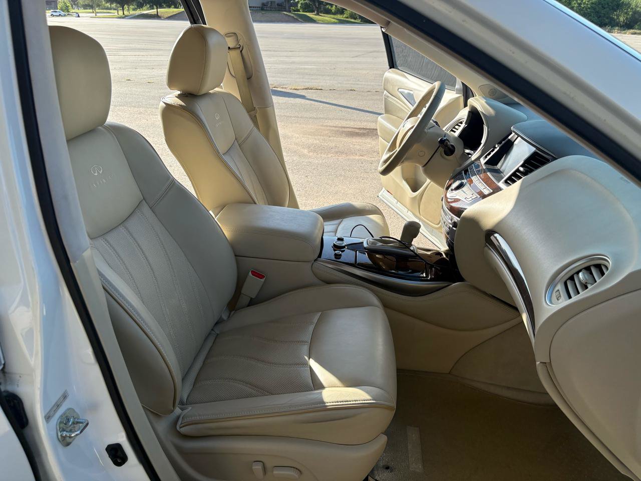 Used 2013 INFINITI JX35 AWD w/ Premium Pkg image 39