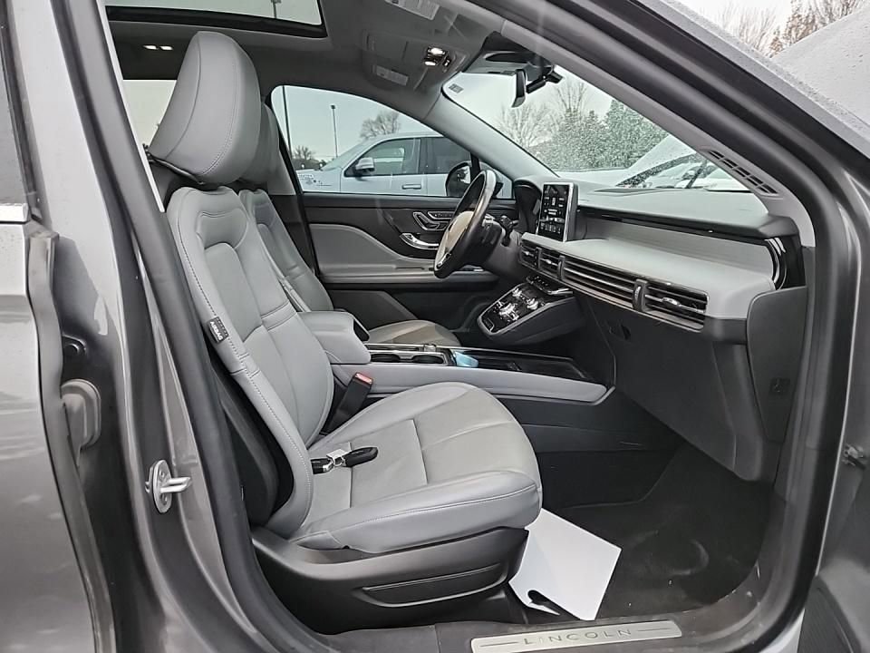 Certified 2022 Lincoln Corsair Reserve w/ Equipment Group 201A image 4