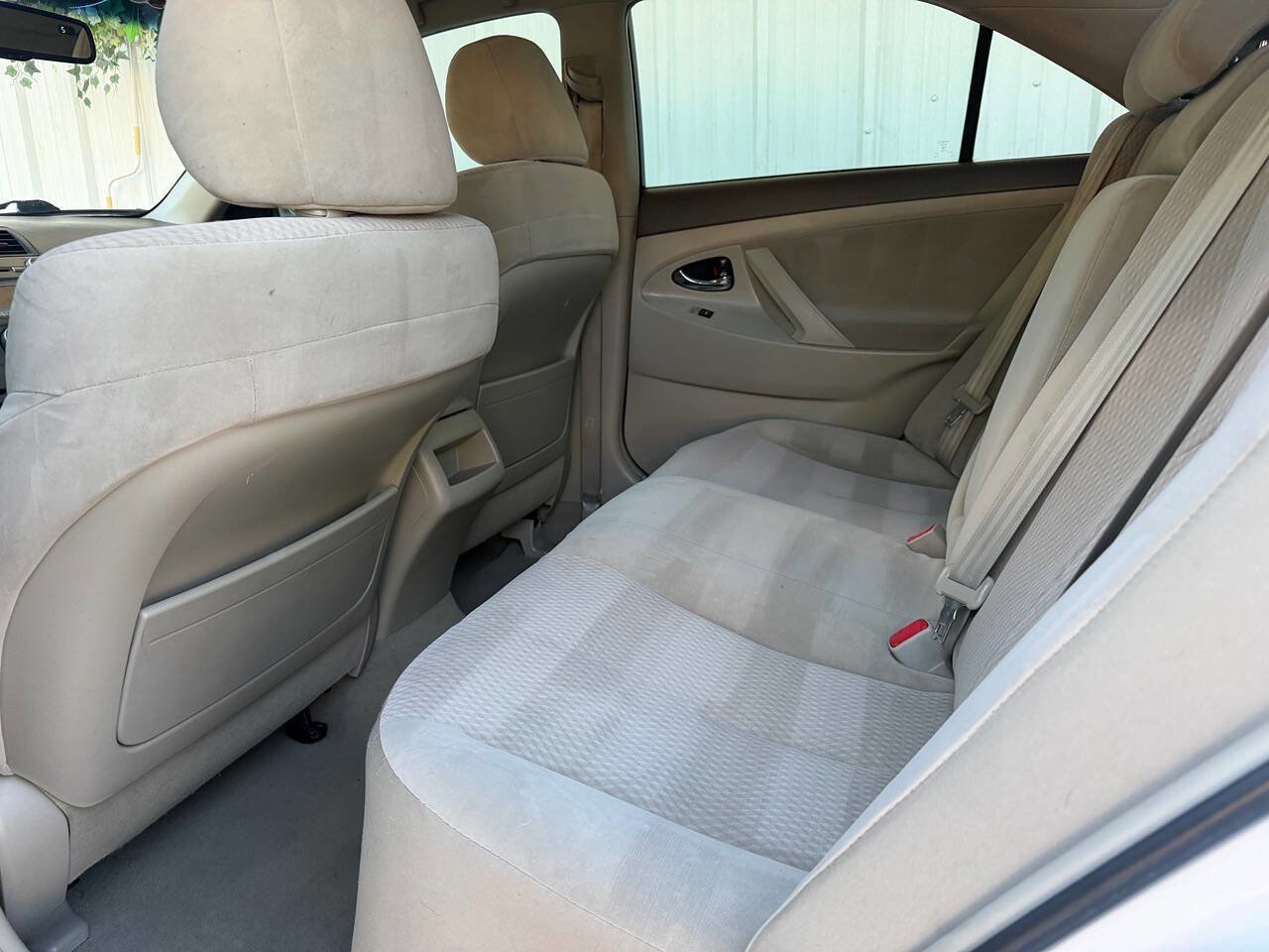 Used 2010 Toyota Camry LE FWD image 19