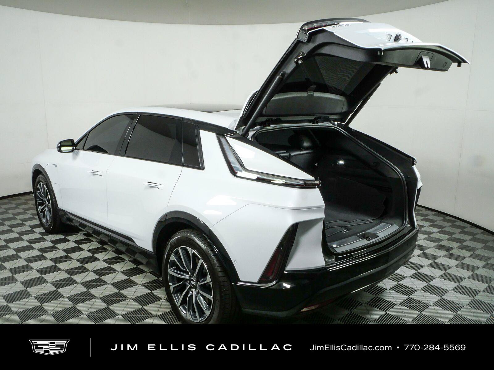 Used 2026 Cadillac Lyriq Sport RWD image 36