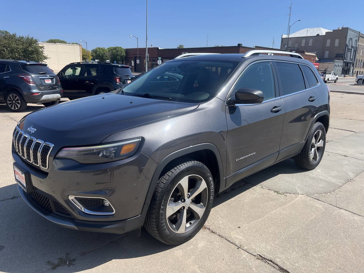 Used 2019 Jeep Cherokee Limited w/ Technology Group image 1