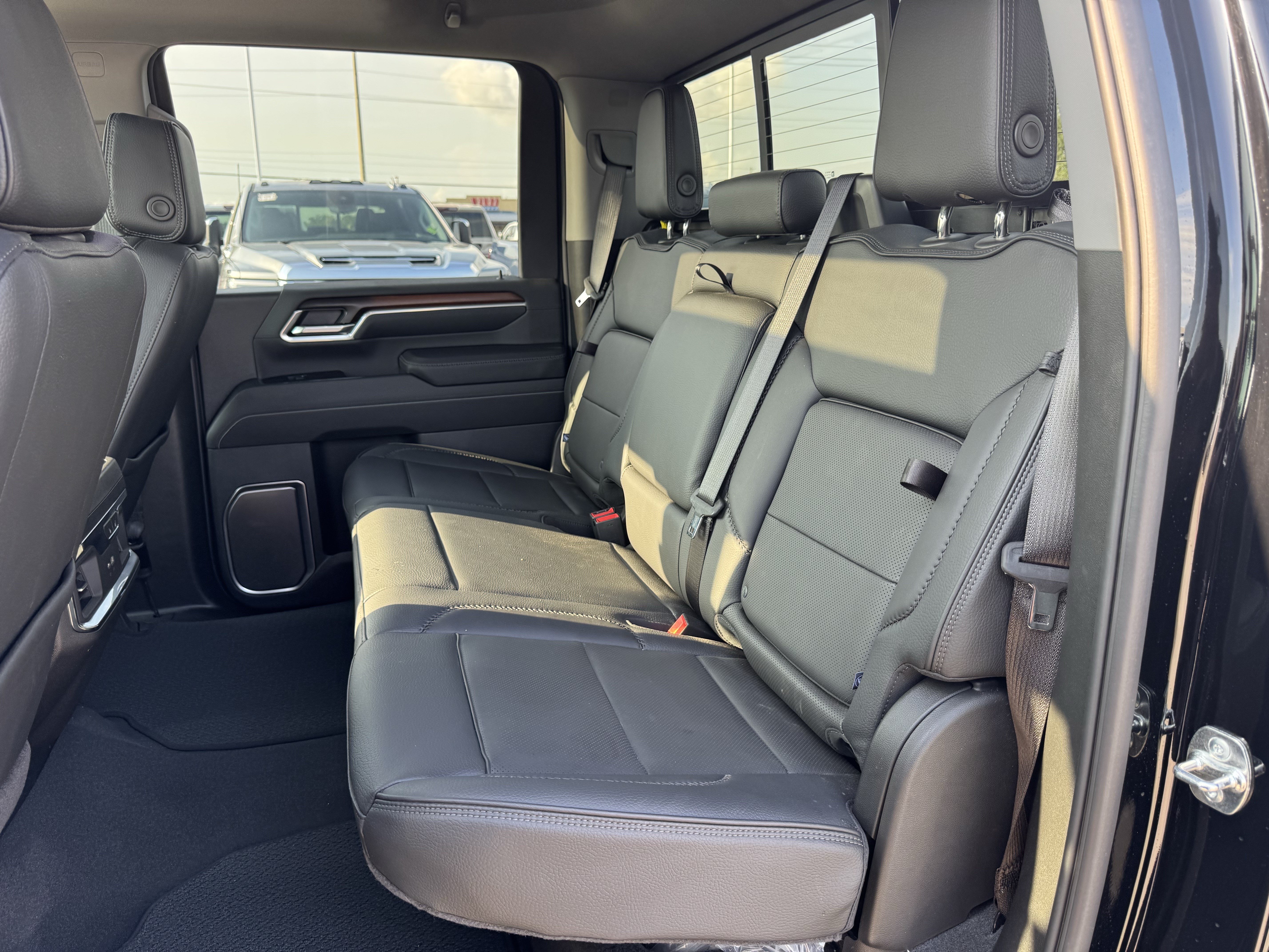 Used 2025 GMC Sierra 2500 Denali w/ Denali Reserve Package AWD/4WD image 26