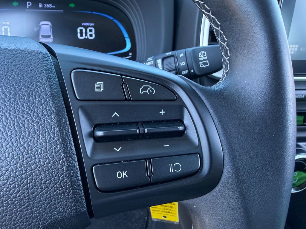 Used 2023 Hyundai Venue SEL image 17