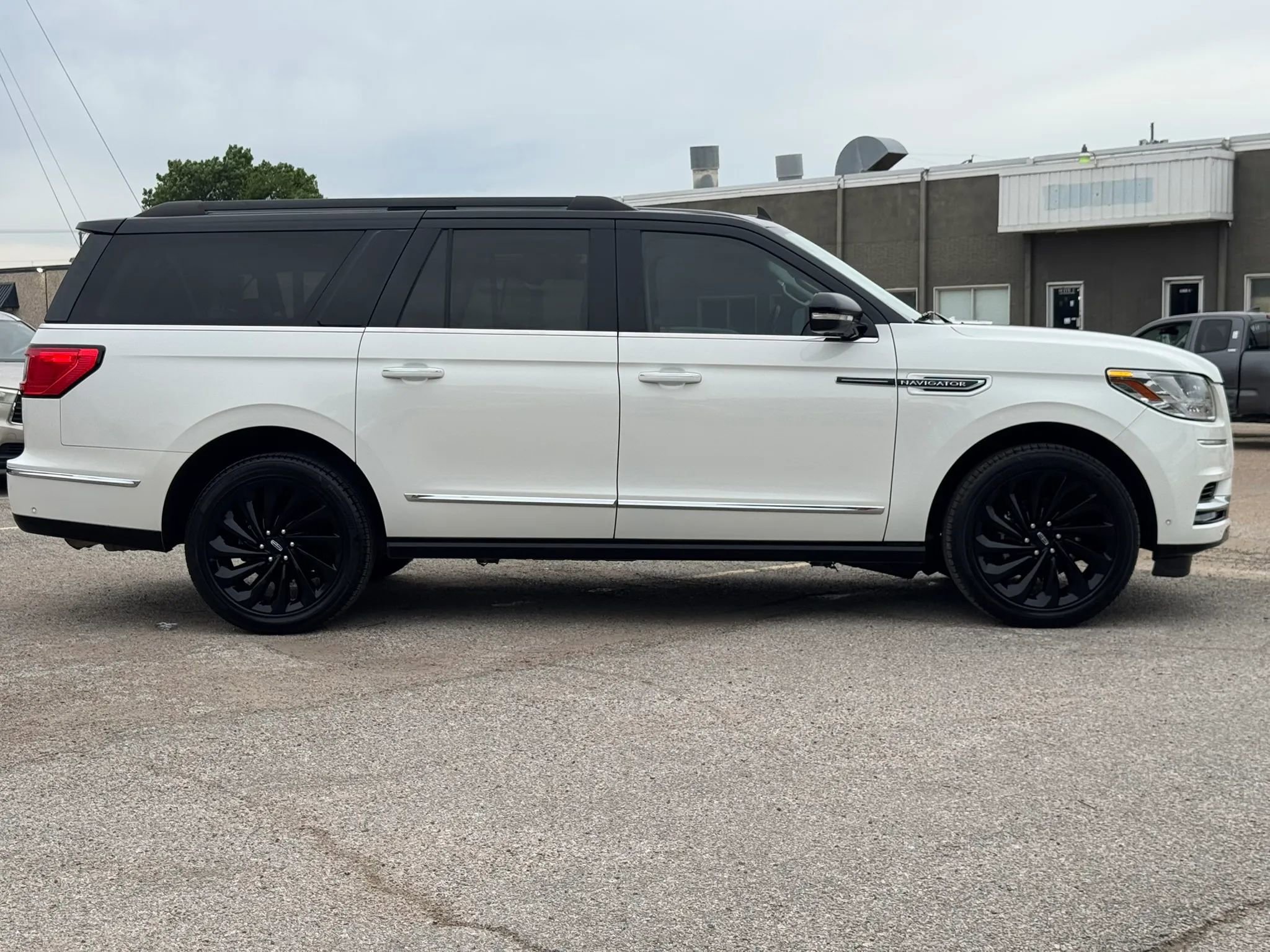 Used 2021 Lincoln Navigator L Black Label w/ Special Edition Package AWD/4WD image 7