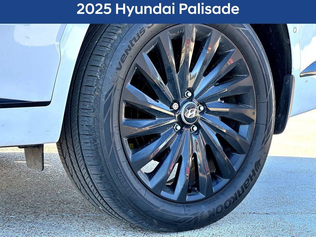 Used 2025 Hyundai Palisade Calligraphy AWD/4WD image 2