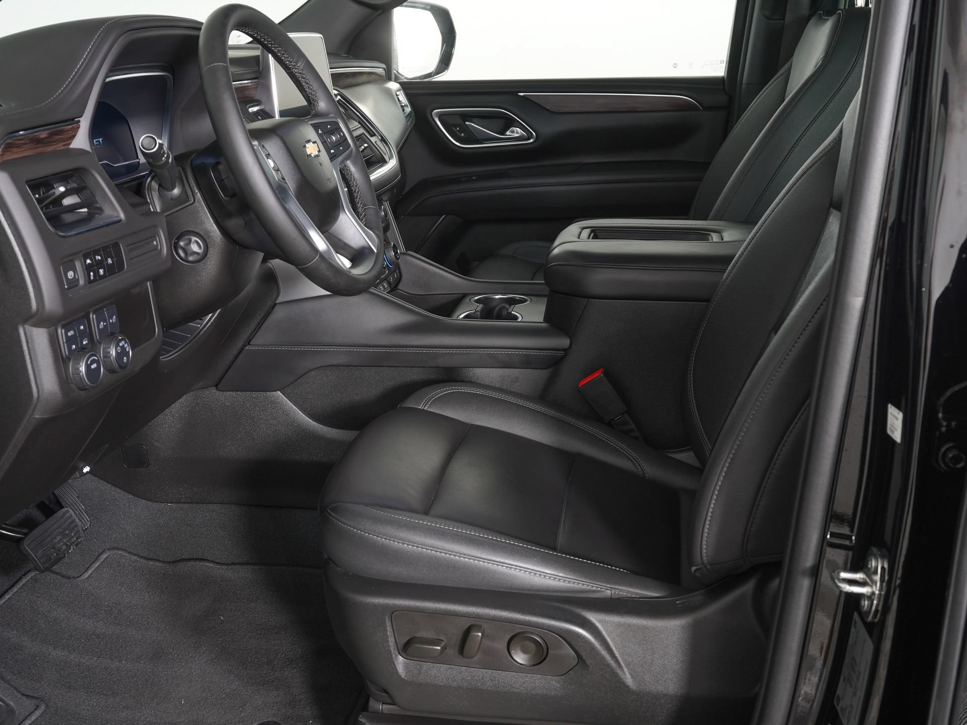 Used 2023 Chevrolet Tahoe LT w/ Luxury Package AWD/4WD image 14
