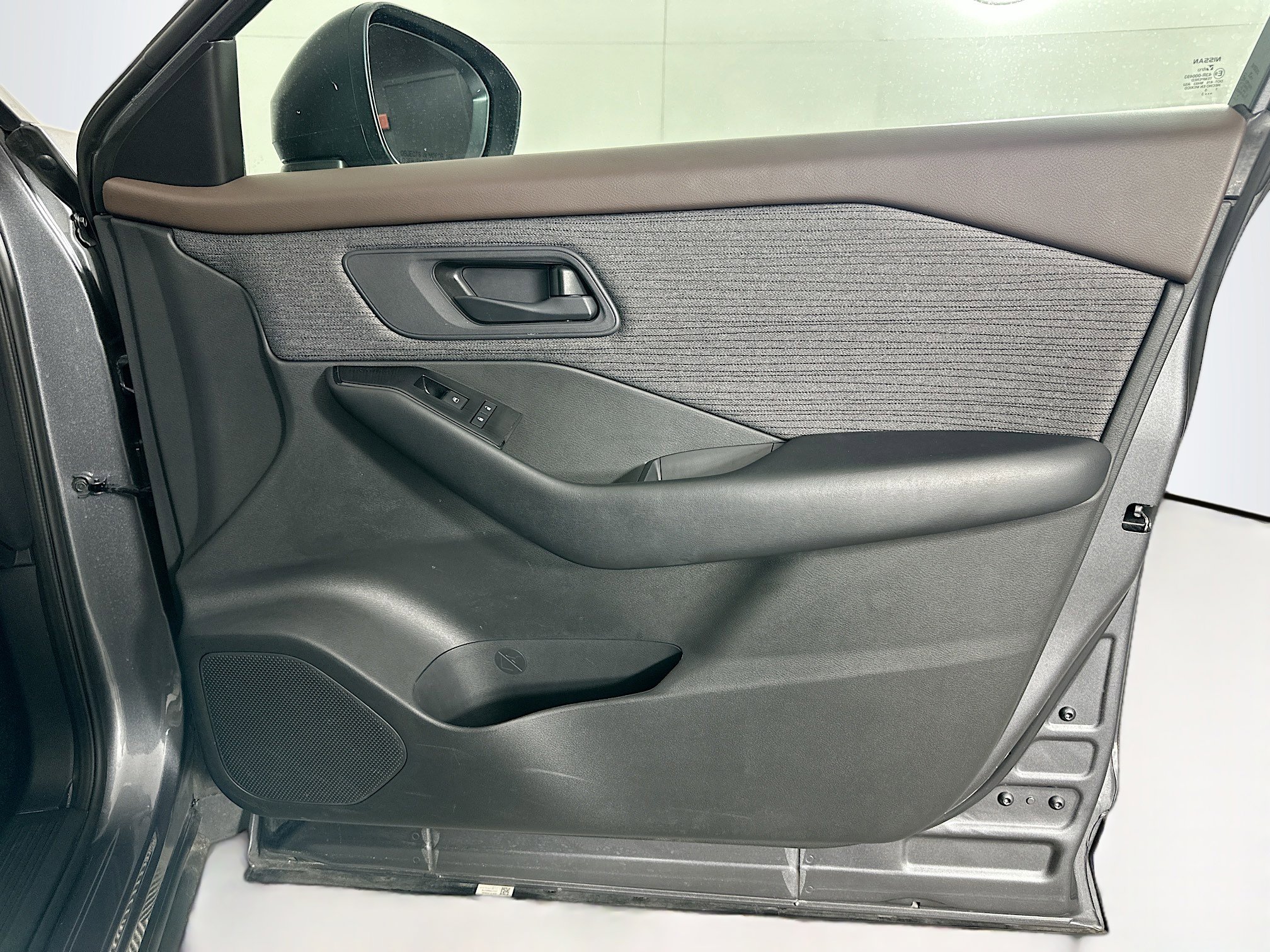 Used 2023 Nissan Rogue S image 30