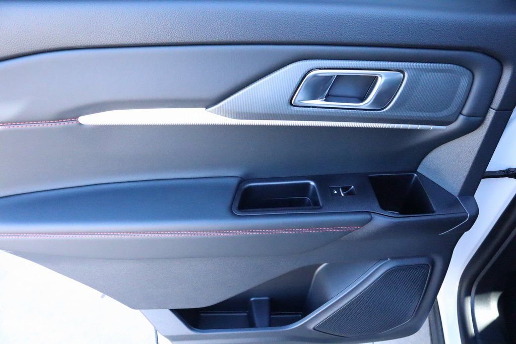 New 2026 Ford Explorer ST-Line w/ ST-Line Street Pack image 18