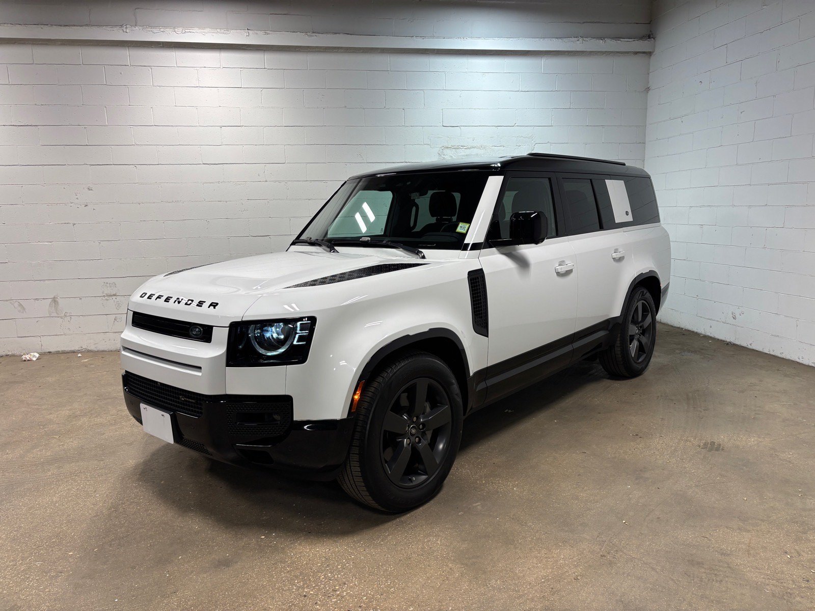 Used 2023 Land Rover Defender 130 X-Dynamic SE AWD/4WD image 1
