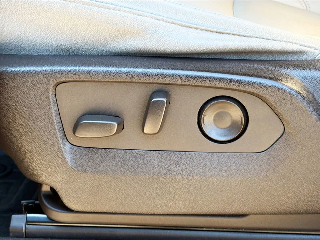 Used 2021 Chevrolet Tahoe Z71 image 28