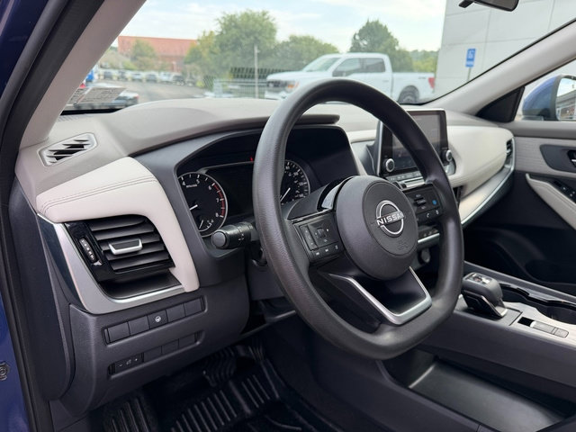 Used 2022 Nissan Rogue SV AWD/4WD image 13