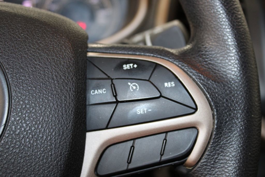 Used 2018 Jeep Cherokee Latitude image 32