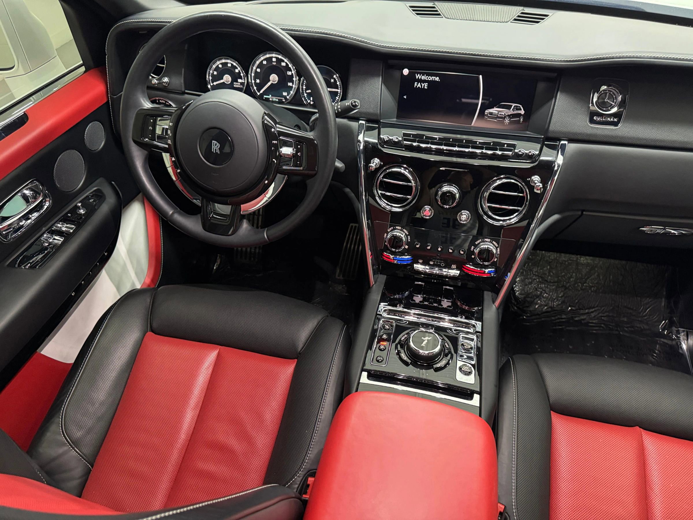 Used 2020 Rolls-Royce Cullinan image 32