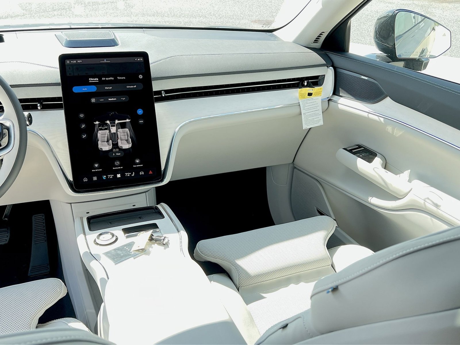 New 2025 Volvo EX90 Plus image 23