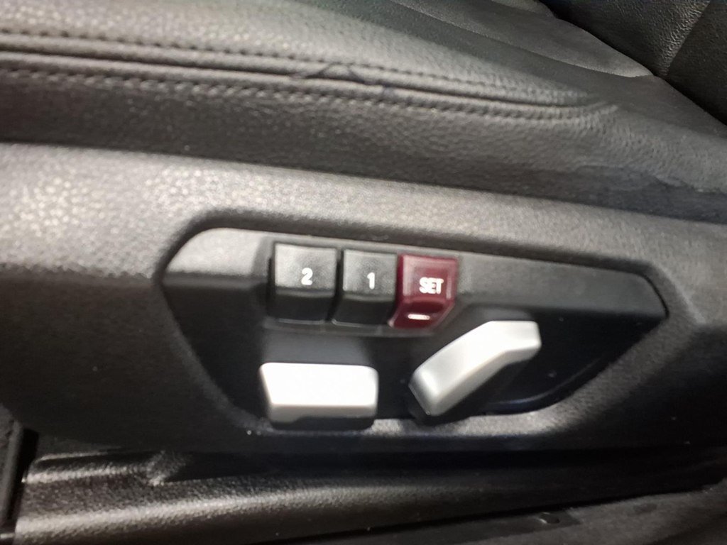 Used 2016 BMW 320i Sedan RWD image 17